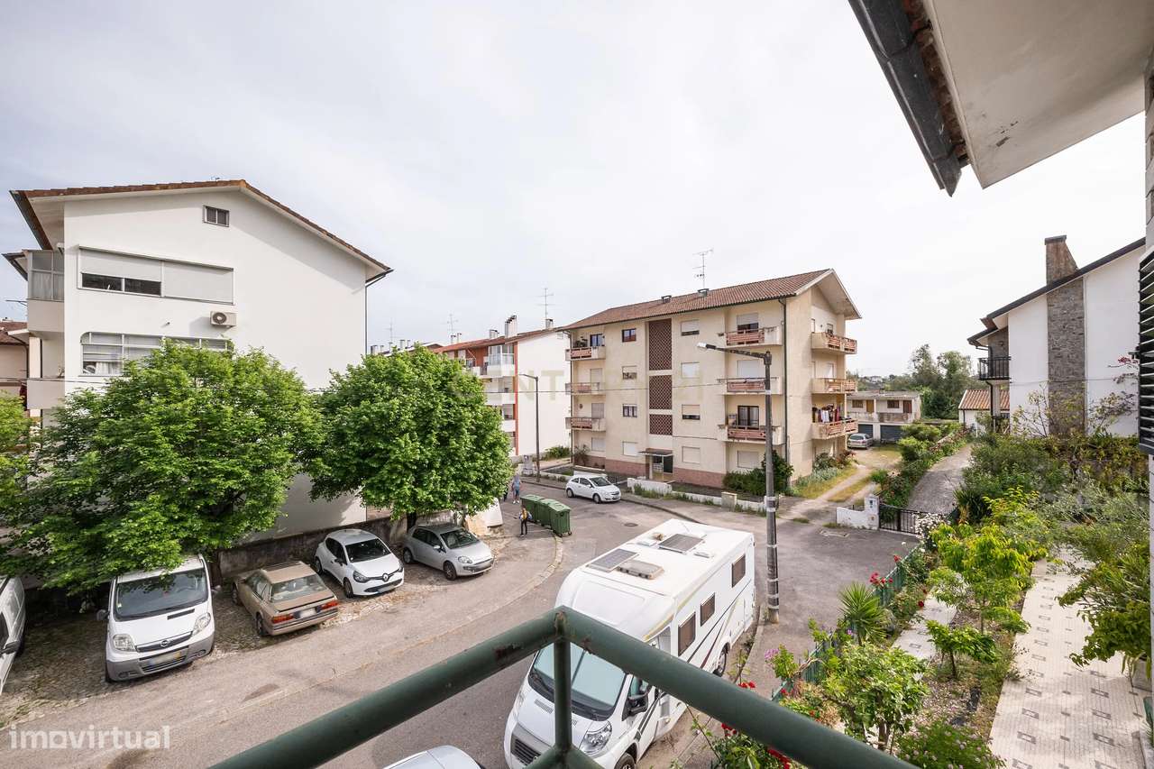 Moradia T5 com sótão + Anexo T1 + Estúdio | Garagem | Santa Apolónia-11