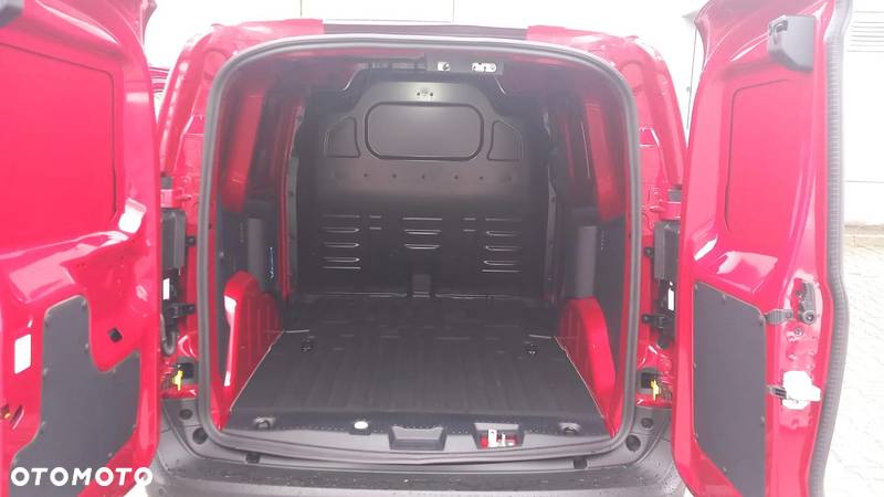 Ford Transit Courier - 17