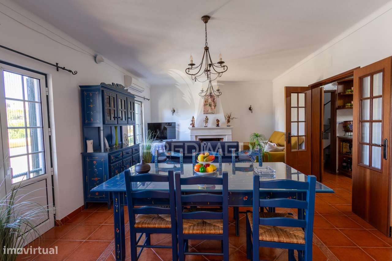 Moradia T5 chave na mão com amplo jardim e garagem - Grande imagem: 2/38