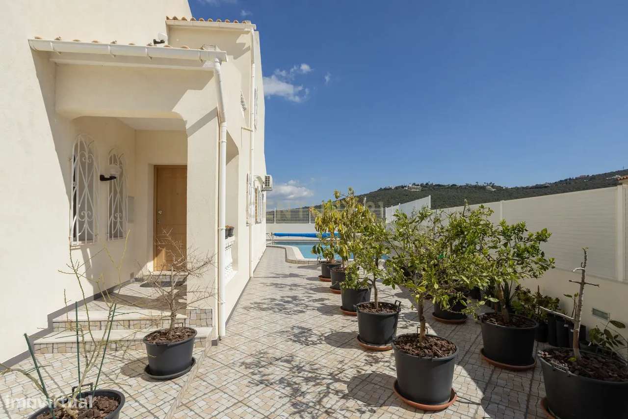Moradia T3 com piscina e amplo espaço exterior-37