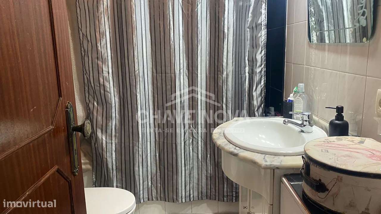 Apartamento T2 virado Poente c/lugar de garagem-6