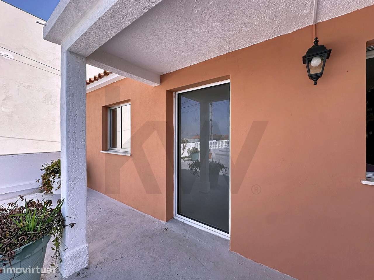 Moradia Térrea Remodelada c/ Garagem, Anexos, Pátio, Etc. - 3km da Pra - Grande imagem: 4/41