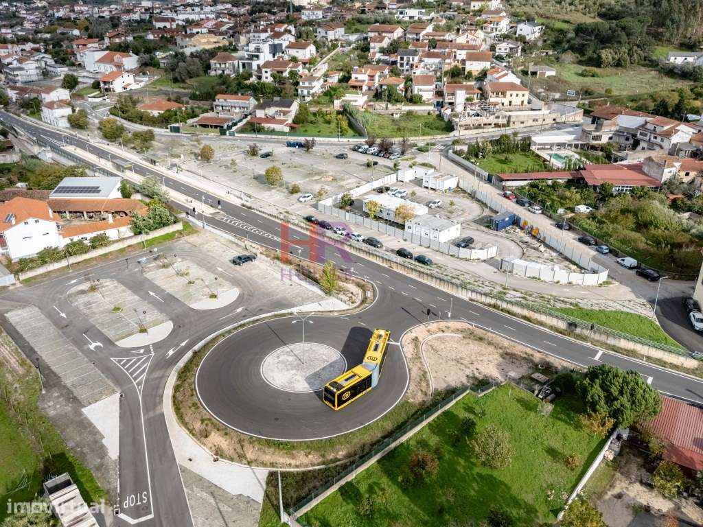 Coimbra, Vende-se Moradia com terreno e jardim.-42