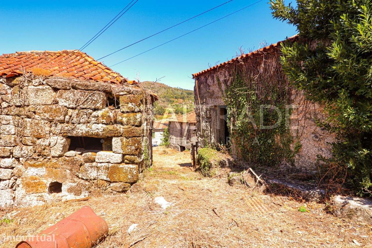 Conjunto Habitacional de 5 Moradias para Recuperar em Aboadela-31