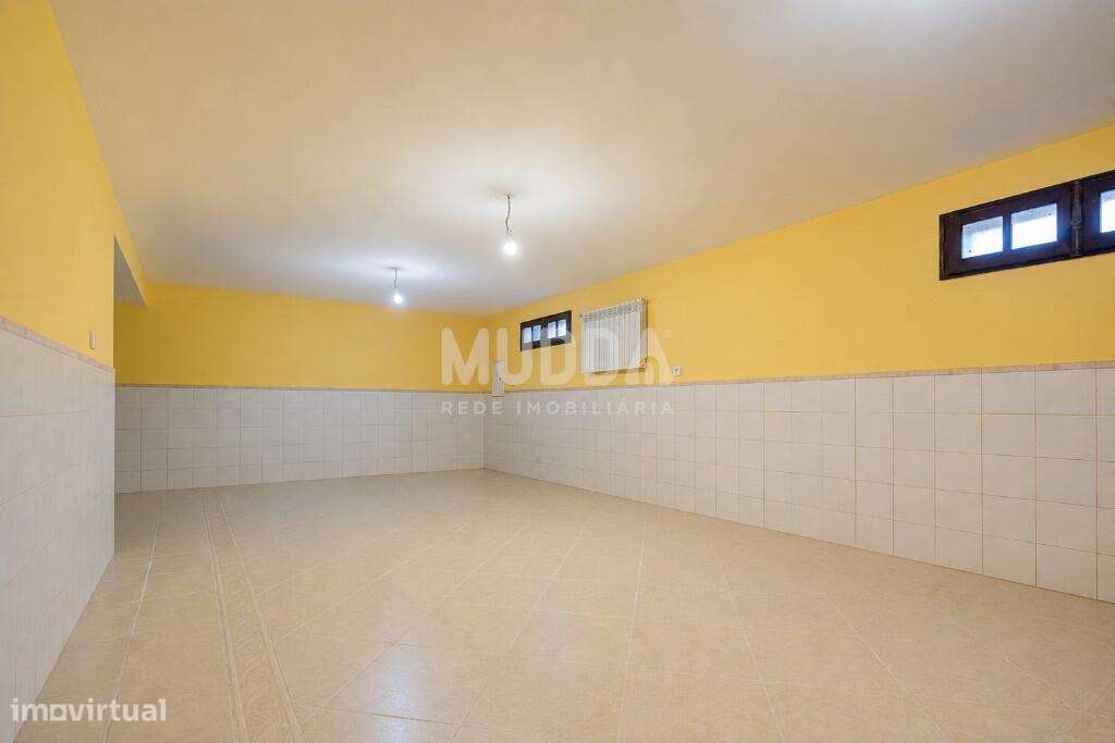 Oportunidade em Azurva – Moradia Isolada com Grande Terreno!-30