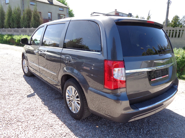 Chrysler Town & Country 3.6 Limited - 7