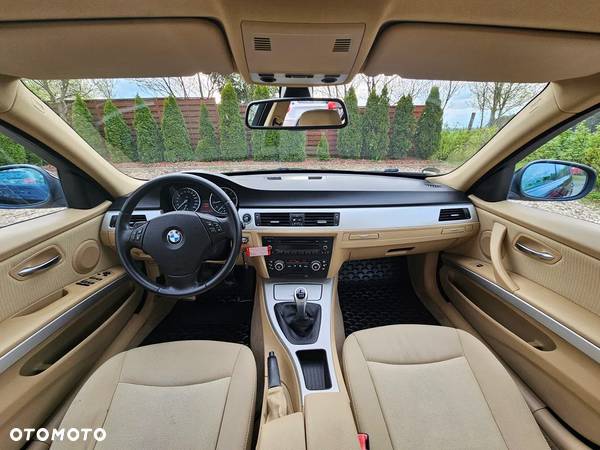 BMW Seria 3 320i - 24