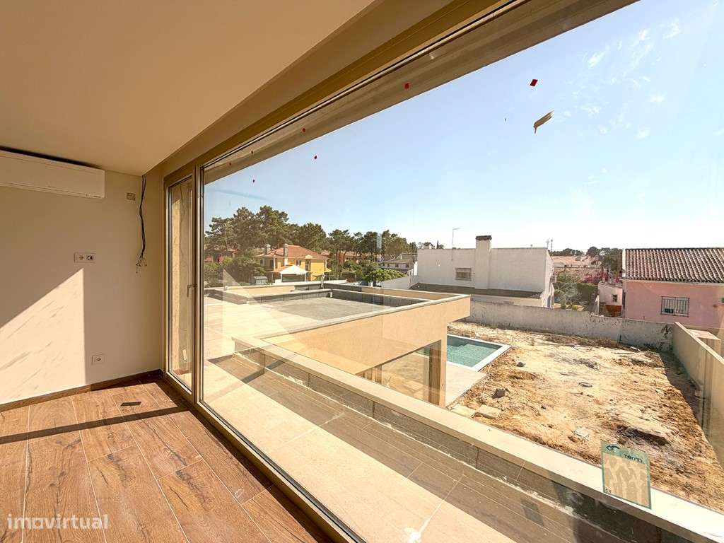 Exclusiva Moradia Isolada T4 com 3 Suítes, Piscina Privada e Garage...-18