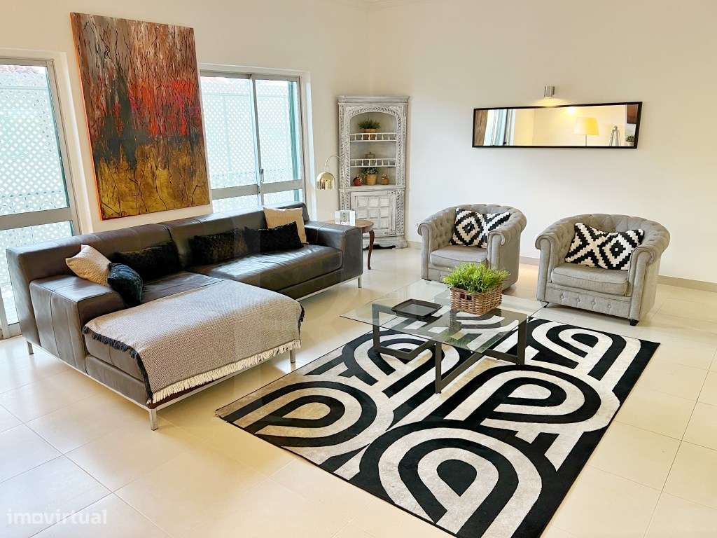 Apartamento T2 com Varanda no Monte Estoril - Grande imagem: 2/24