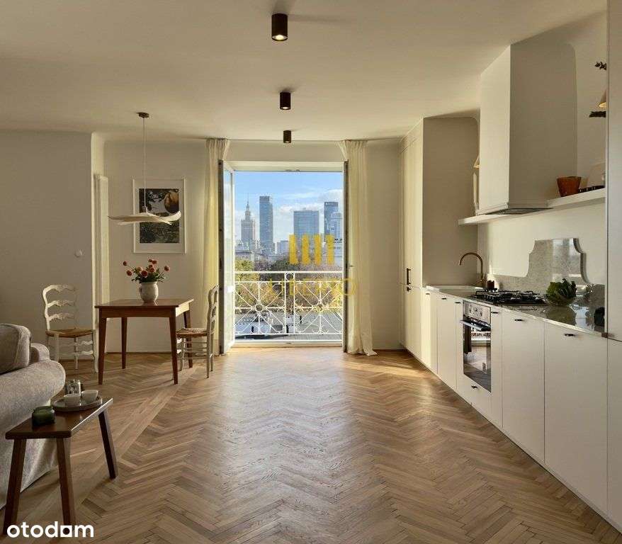 Zabytkowa kamienica - dwa balkony, widok, Ac-0