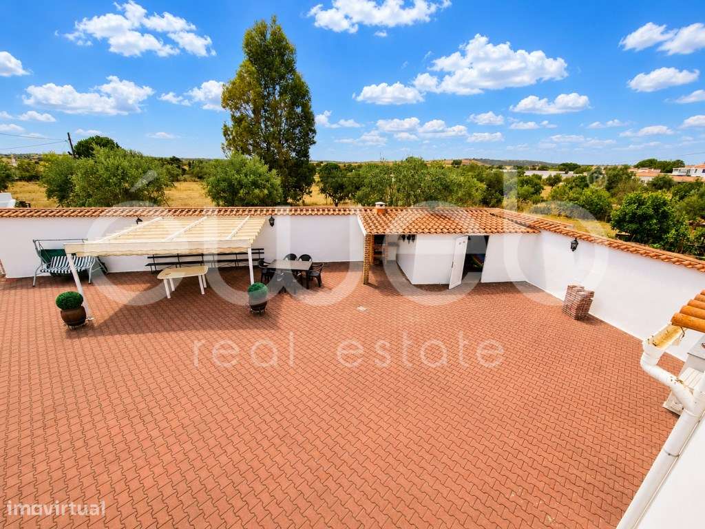 Moradia T4 de Arquitetura Alentejana com Piscina, Motrinos, Regueng...-41