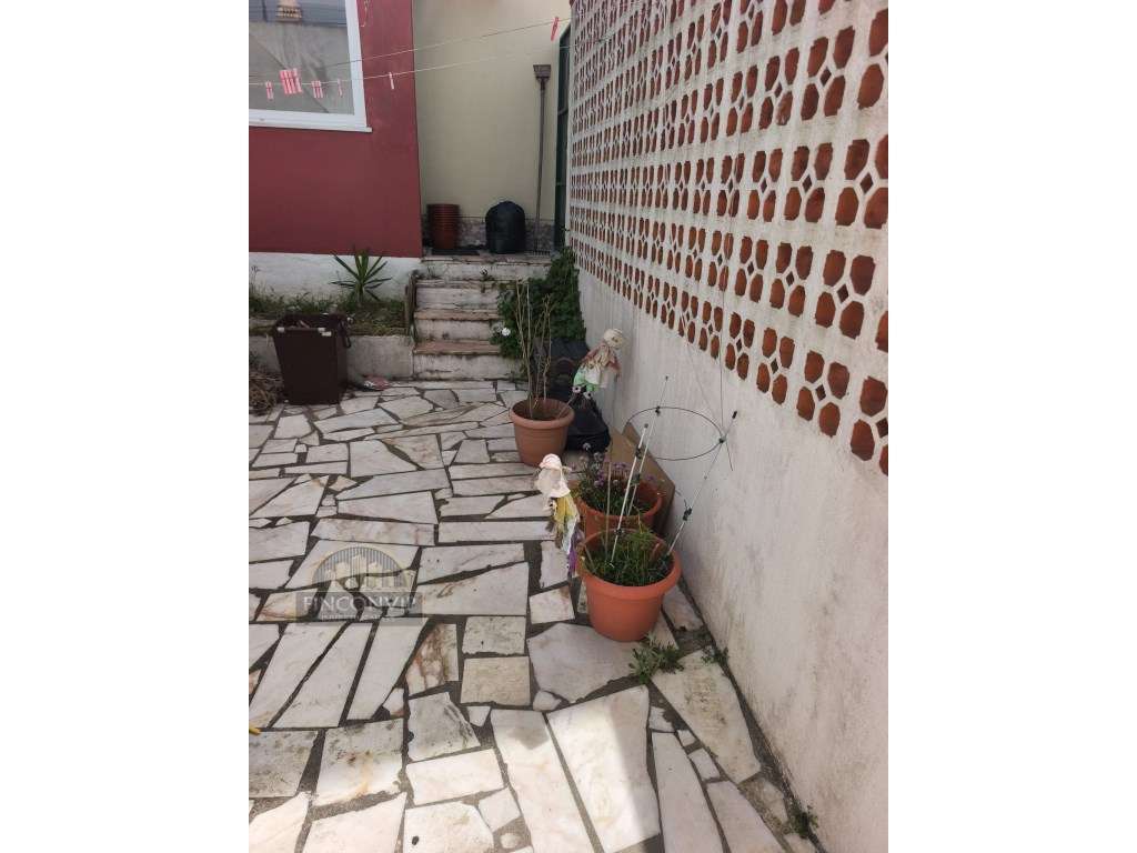 Vende-se andar de moradia bi-familiar - Rés do Chão em São Domingos...-25