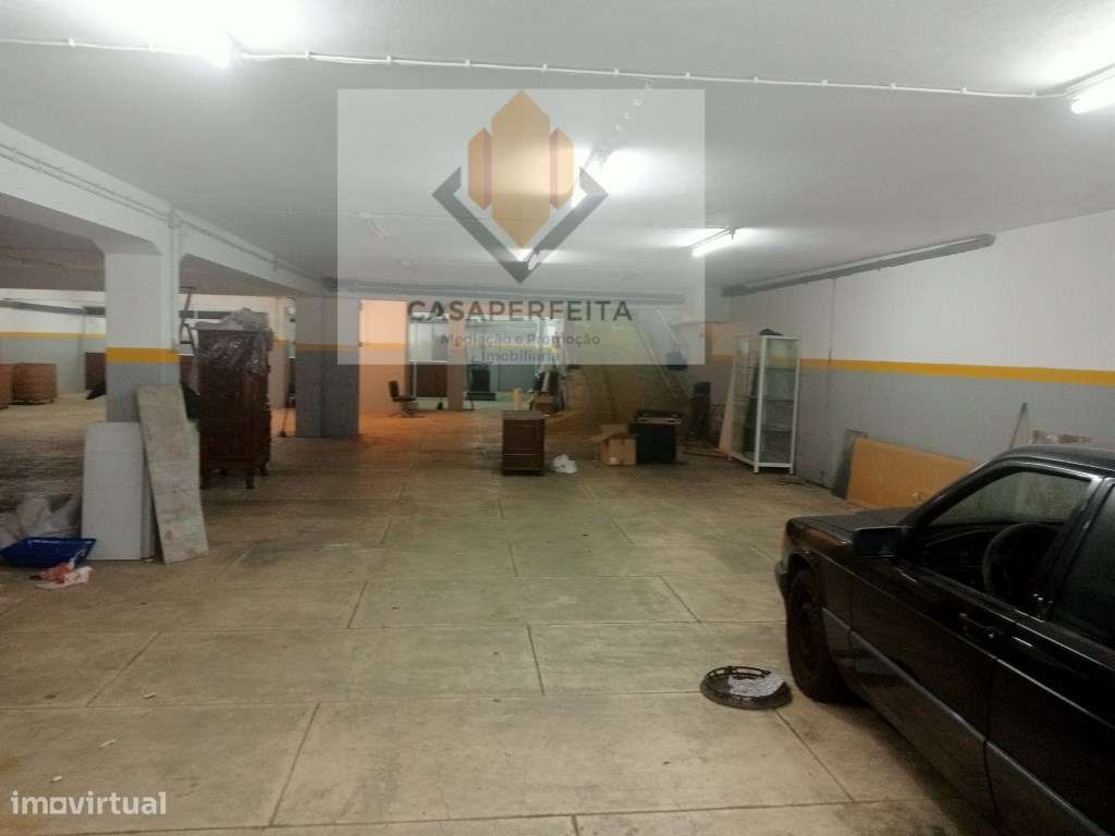 Armazém Junto à Rotunda de Santo Ovídio e Avenida da República - Ce... - Grande imagem: 3/14