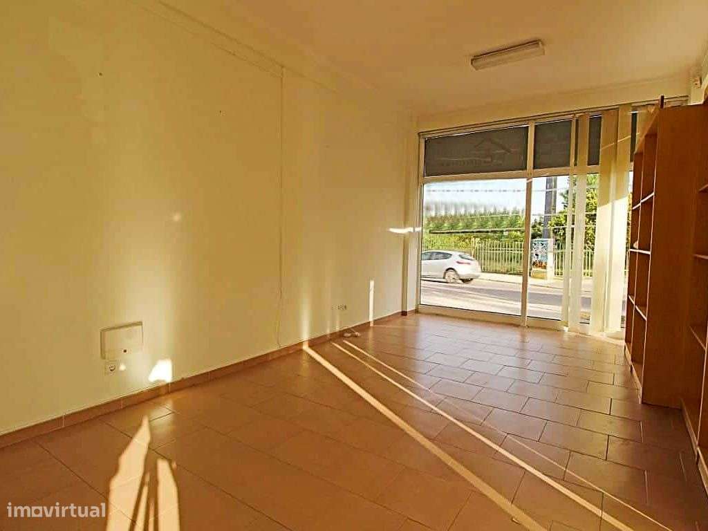 Loja com 2 Montras na Tapada - Grande imagem: 3/9