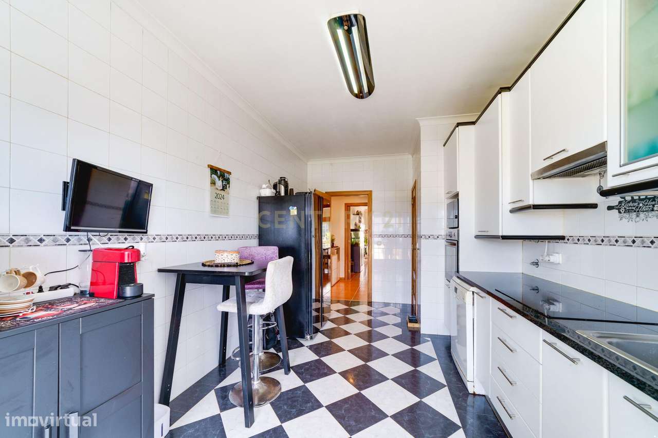 Espaçosa Moradia T3 em Quinta do Anjo, Palmela-8