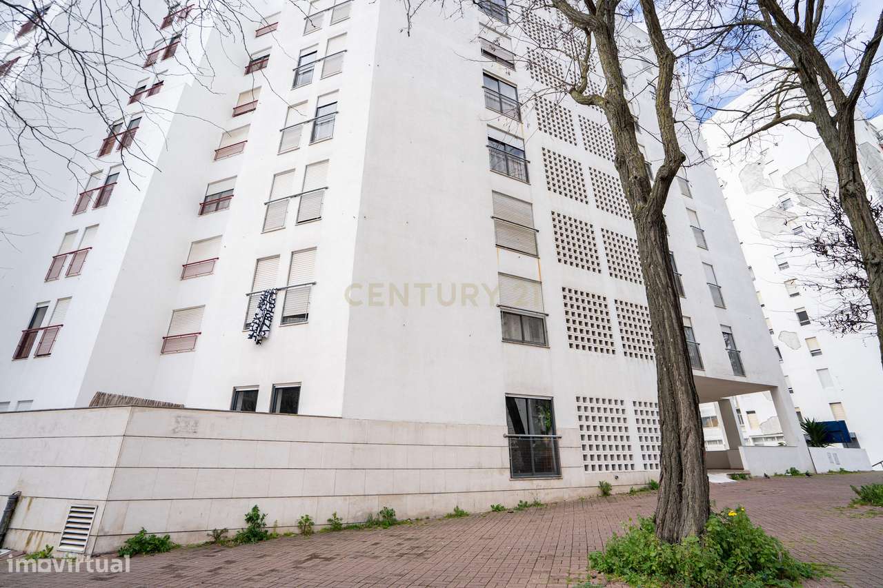 T3 com espaço exterior em Marvila – Excelente oportunidade em zona em-22