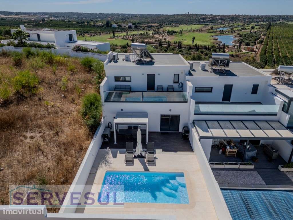 Moradia Moderna com Piscina e uma vista magnifica para o Campo de G...-47