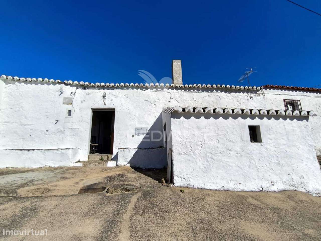 Casa tipicamente alentejana (para restaurar) com 2 quartos - Grande imagem: 4/39