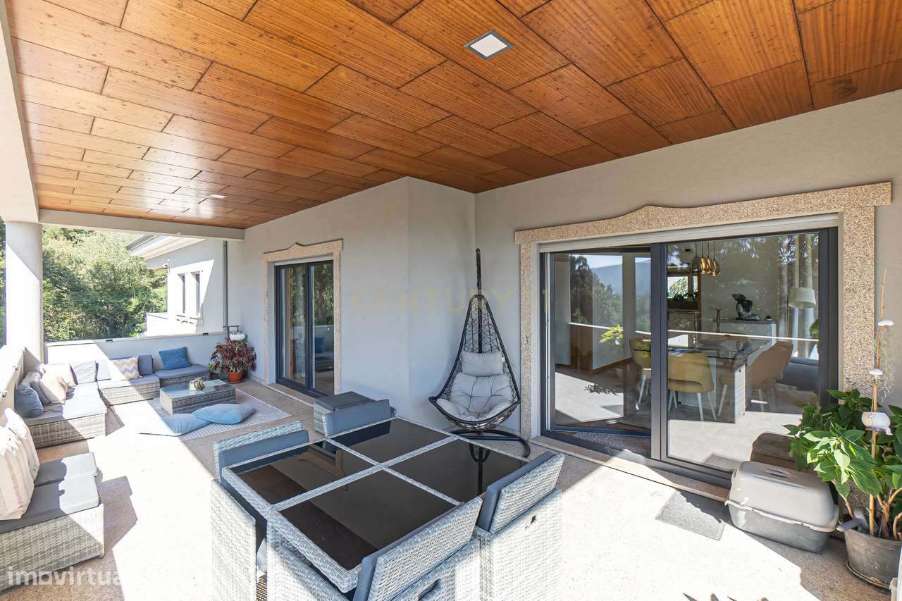 Fantástica moradia T4 de Luxo com piscina em Valongo-34