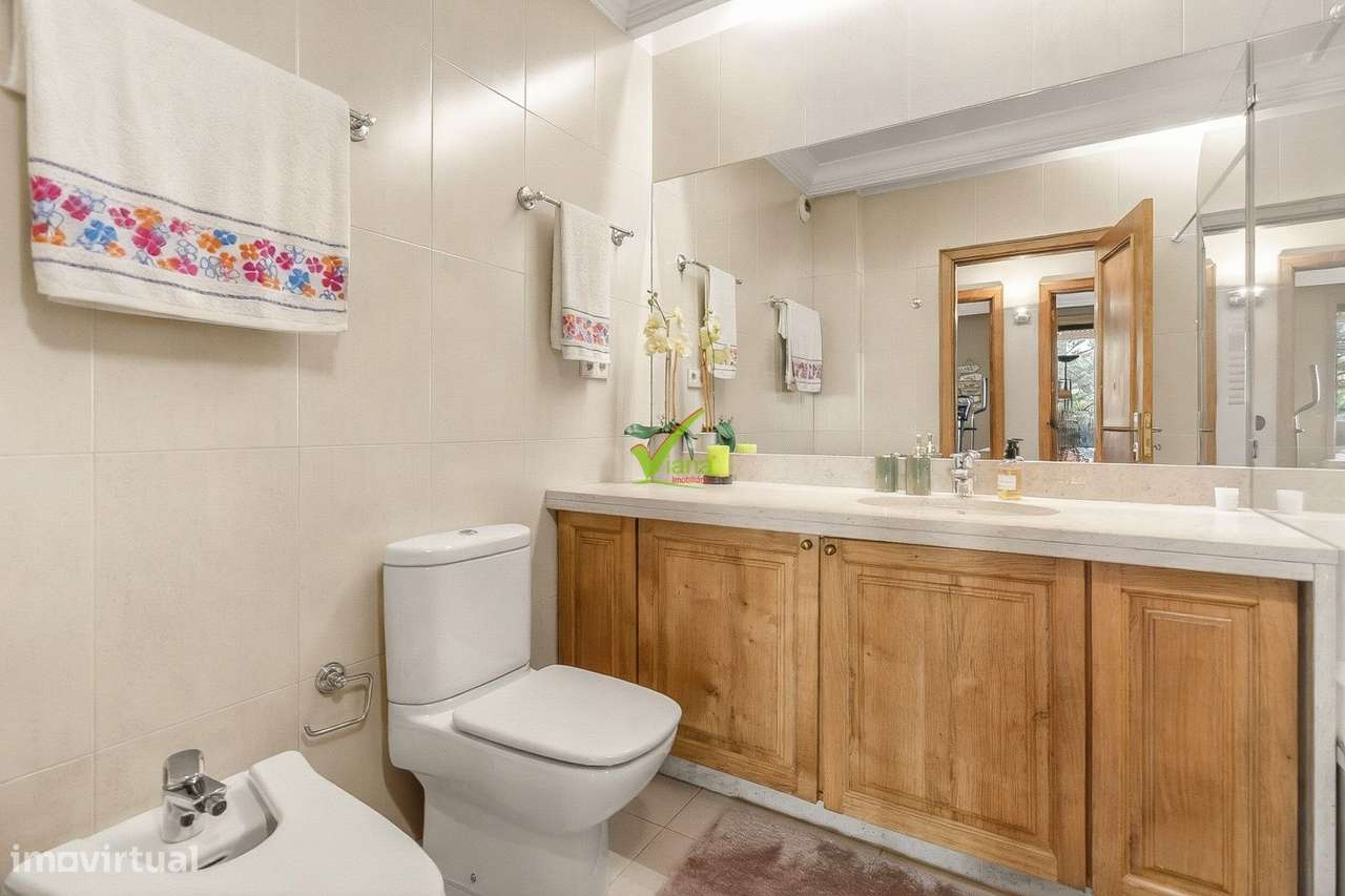 T. 4 com 3 lugares de garagem e arrumos - Centro da cidade da Maia-27