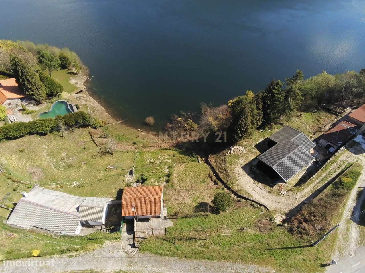 Propriedade com Acesso Direto à Albufeira de Venda Nova | Frente de La - Grande imagem: 4/45