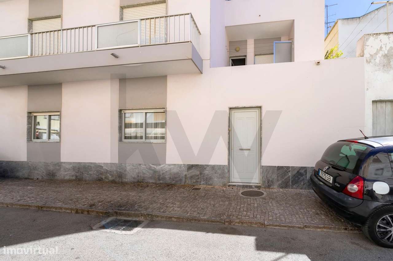 Apartamento T3 com espaço exterior no centro de Vila Real de Santo Ant-35