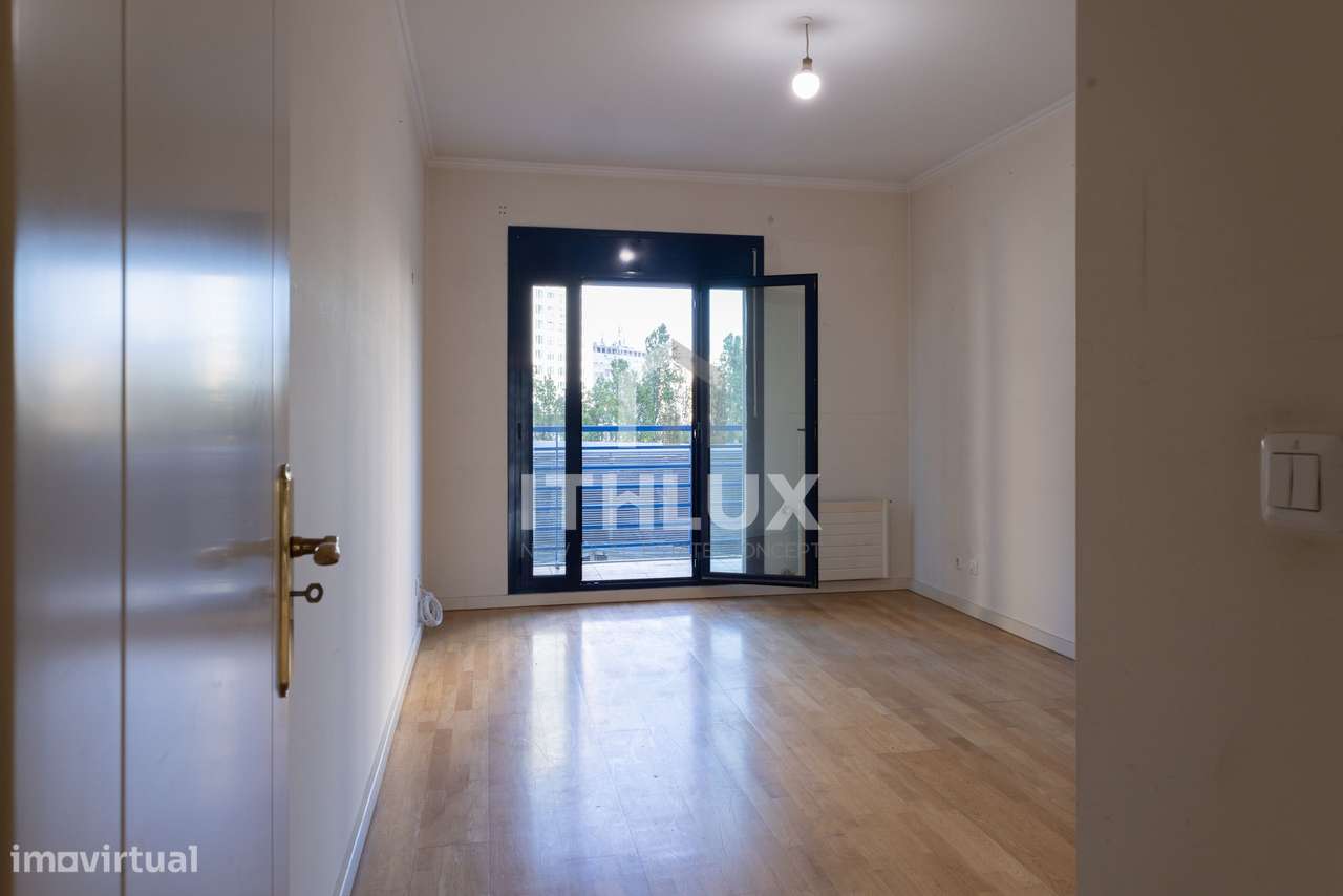 T3 Renovado nos Twin Towers – Campolide, Lisboa-25