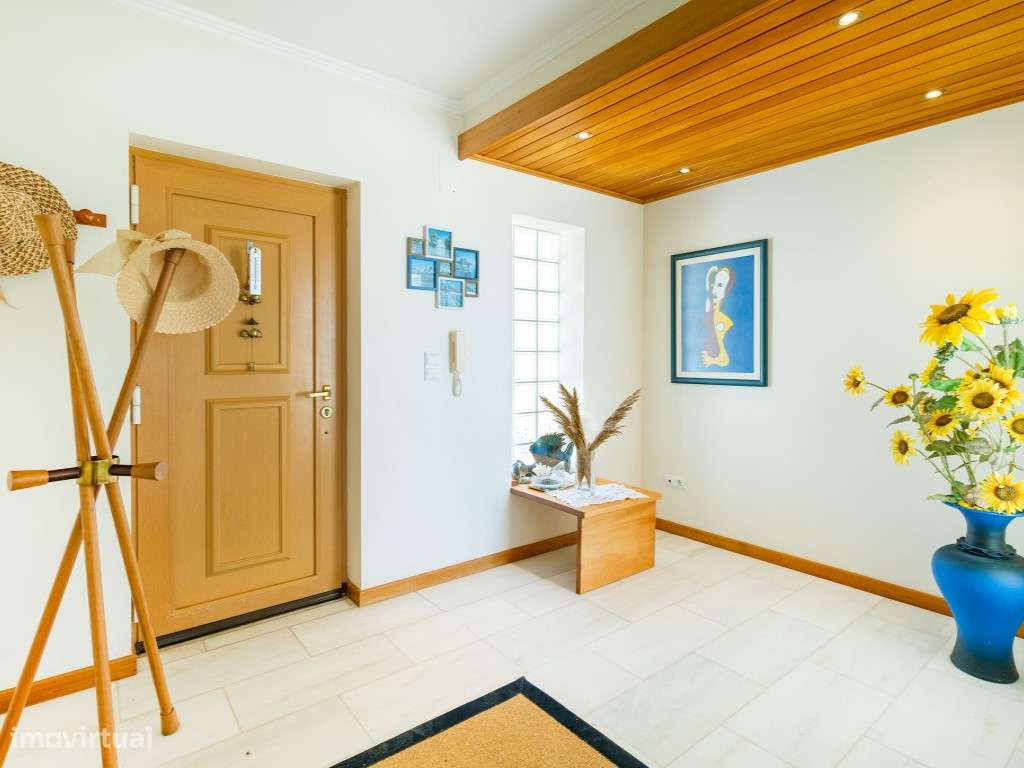 Moradia exclusiva com vista mar deslumbrante, piscina e localização...-22
