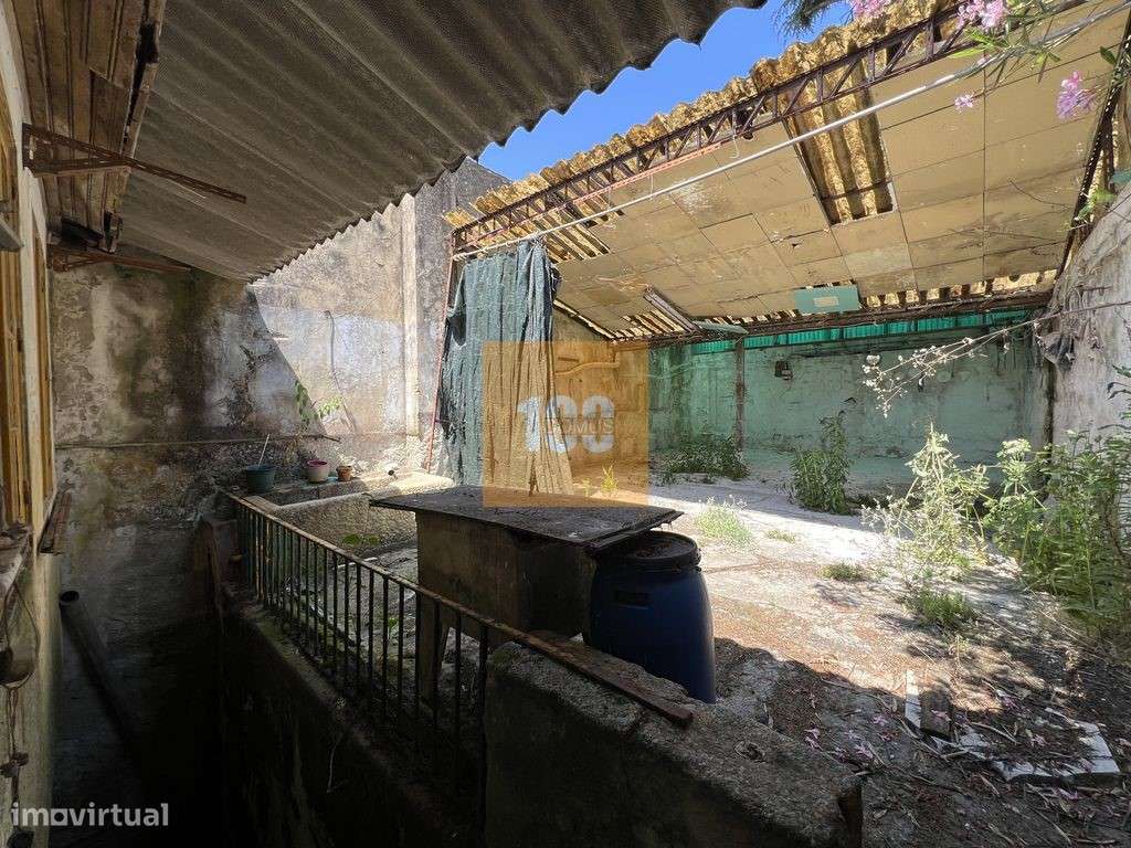 Prédio em S. Roque da Lameira - Grande imagem: 4/19