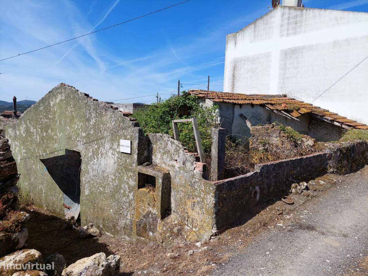 Terreno com Ruina e Projeto em curso para Moradia T2 Geminada , no...-15