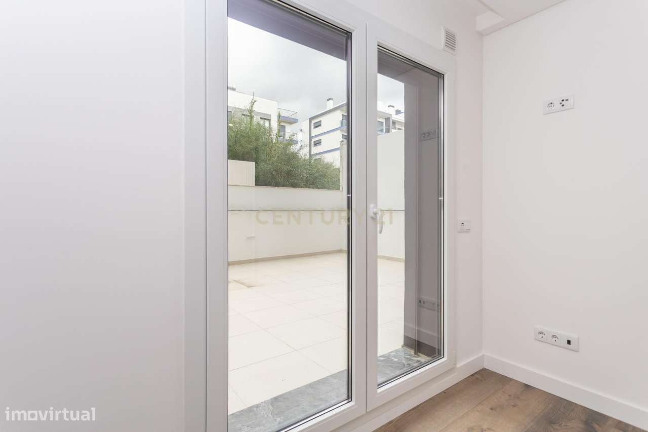 Dois Apartamentos Modernos (T3 + T2) na Qta. do Desembargador – Feijó-41