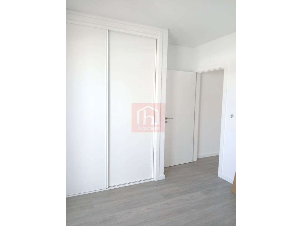 Moradia Térrea T4 independente em Fernão Ferro - Grande imagem: 4/11