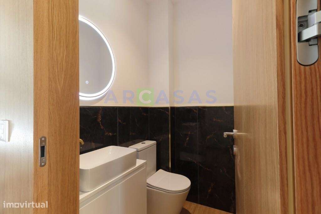 Moradia V3 com jardins e estacionamento na Trofa-7