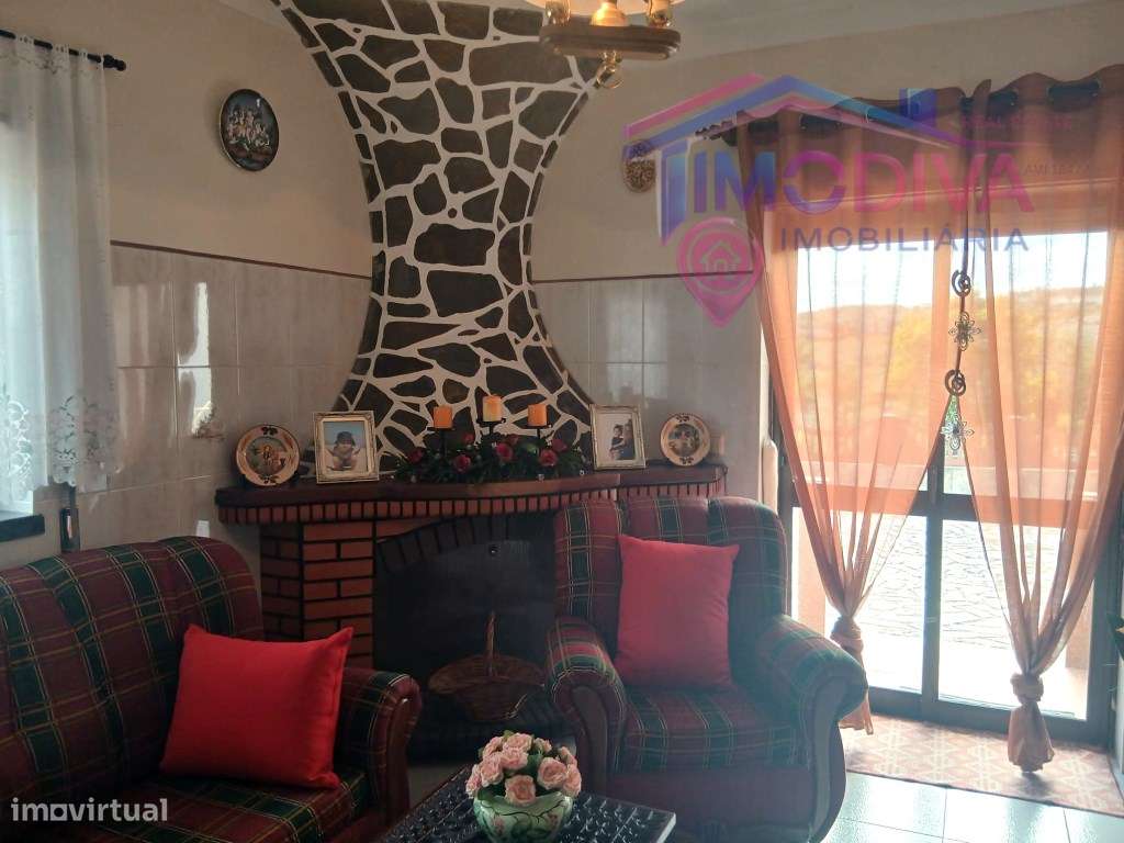 Moradia térrea T4, com churrasqueira e jardim em Arega-12