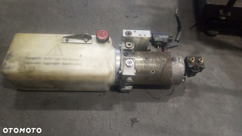 Pompa silnik zbiornik oleju 24v - 1