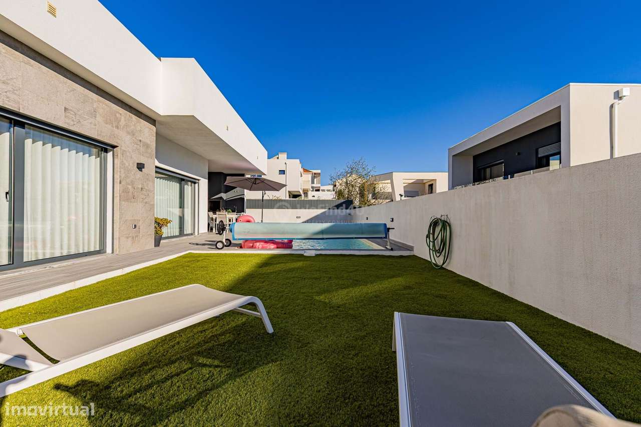 Moradia Térrea T3 c/piscina, lote de 474m² - Única na Caparica-53