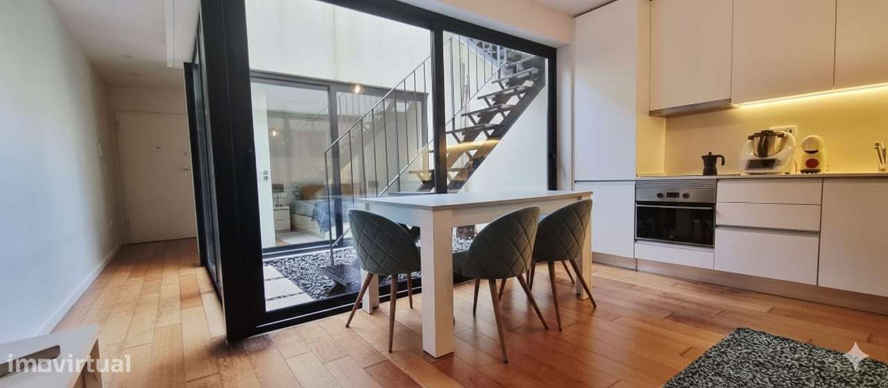 T1 Renovado com Terraço, Jardim de Inverno e Garagem - Grande imagem: 5/12