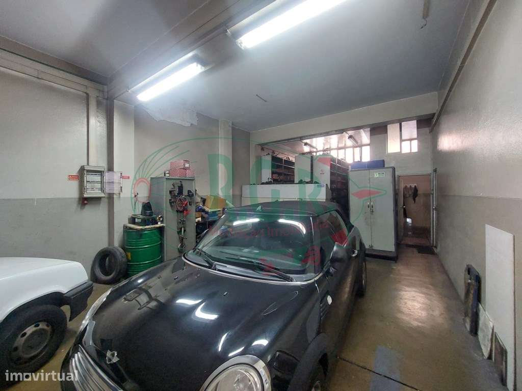 Armazém / Garagem em Costa Cabral (510m2)-7