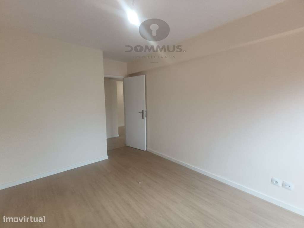 Apartamento T2 C/ algumas melhorias na Tapada das Merces-12