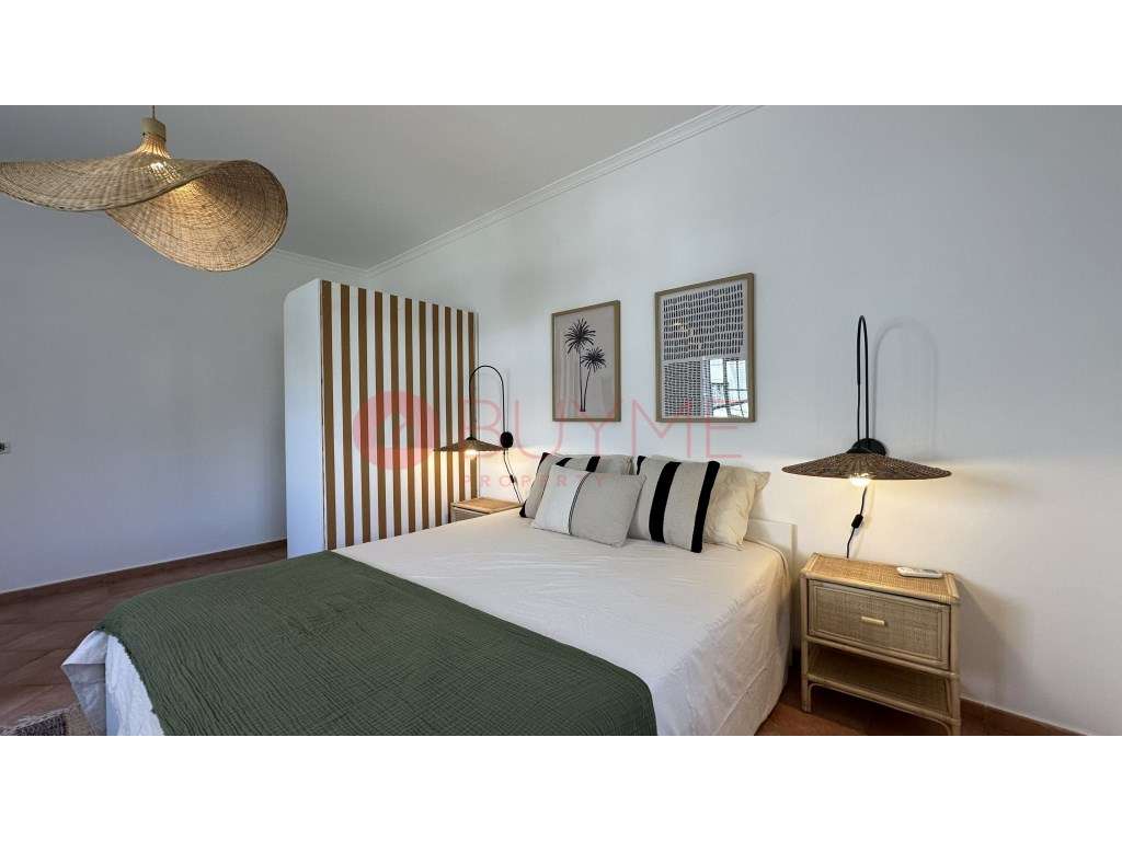 Moradia V4 Exclusiva com Piscina, Jacuzzi e Amplos Jardins em Almancil-22
