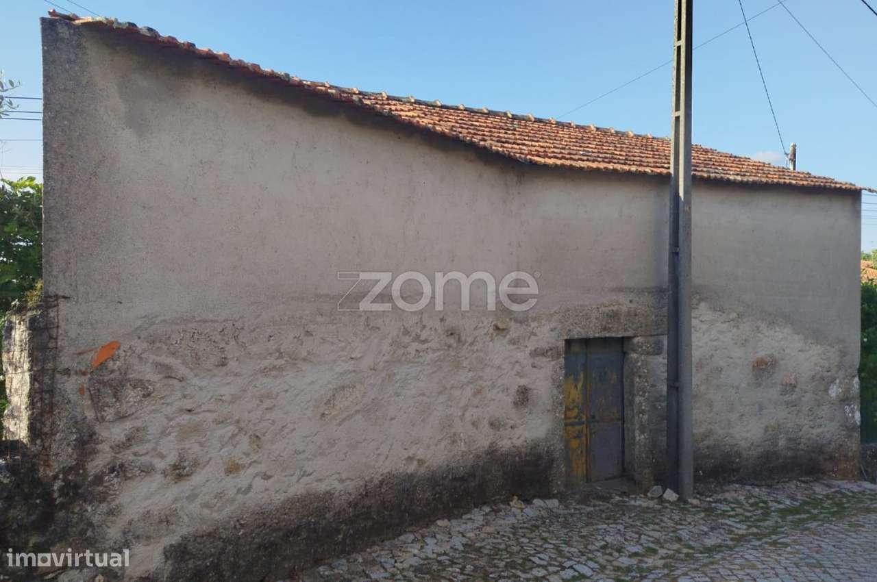 Moradia em Pedra com quintal em Matados, a 5 minutos Mangualde-25
