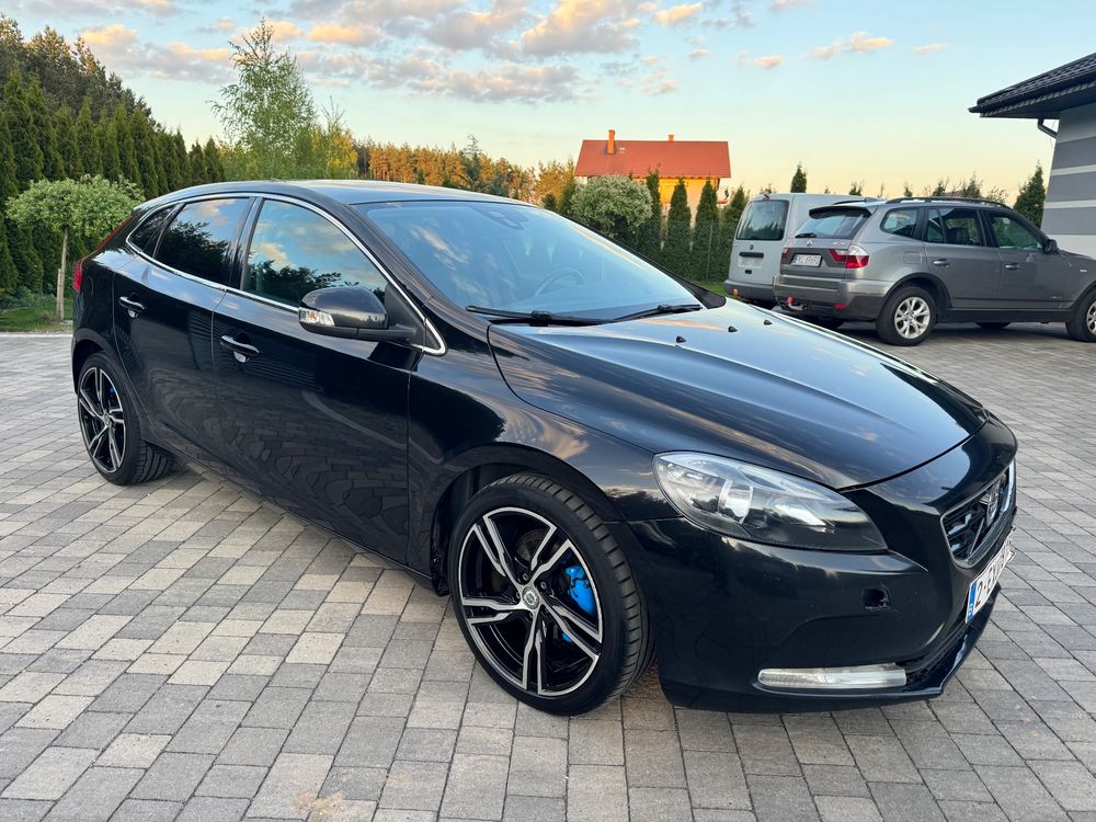 Volvo V40 II D2 Momentum 2012