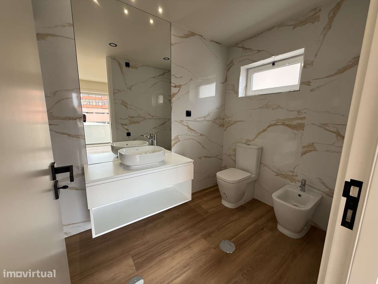 Apartamento T 3  com boas áreas remodelado junto à praia-13