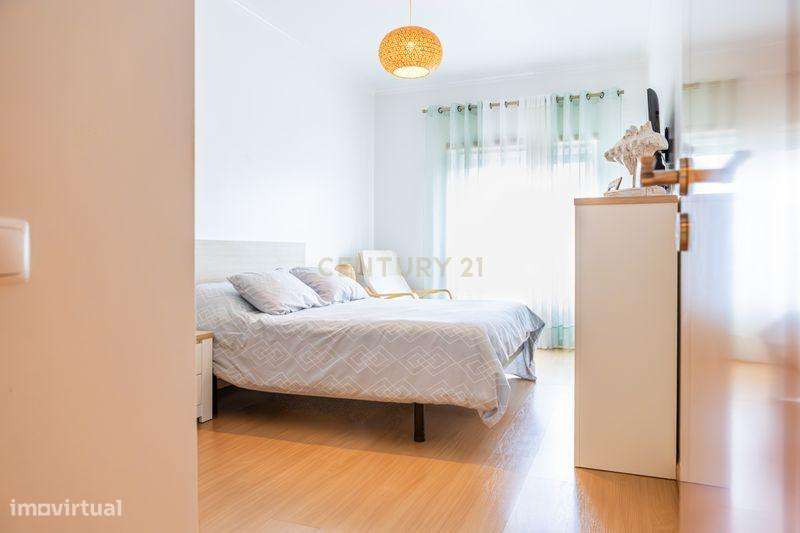 Apartamento T2 com elevador, lugar de estacionamento e arrecadação na-7