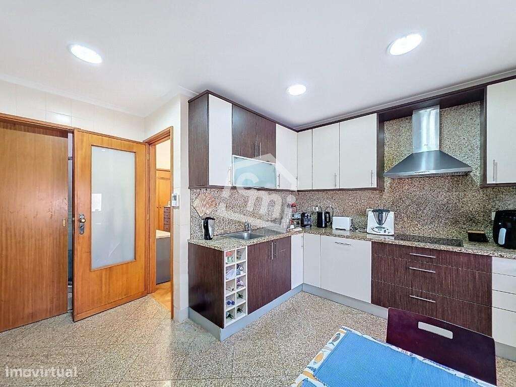 T4 com Garagem Box | 3 Frentes | 4 Varandas | Matosinhos Sul-10