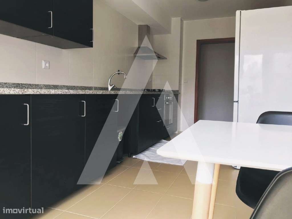 Apartamento T2 localizado perto do Centro comercial Glicínias!-6