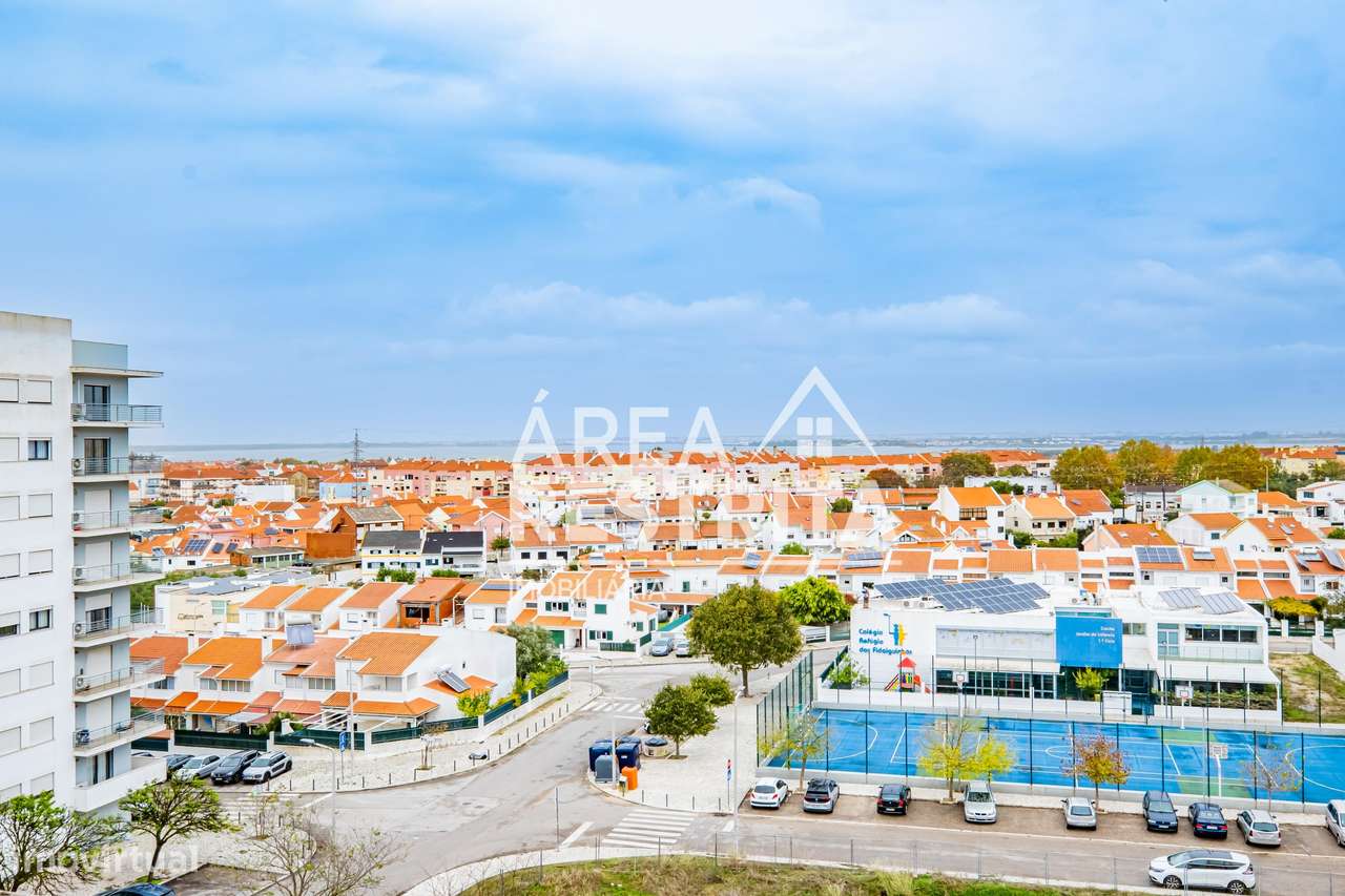 Apartamento T3 com parqueamento e elevador nos Fidalguinhos, Barreiro-39