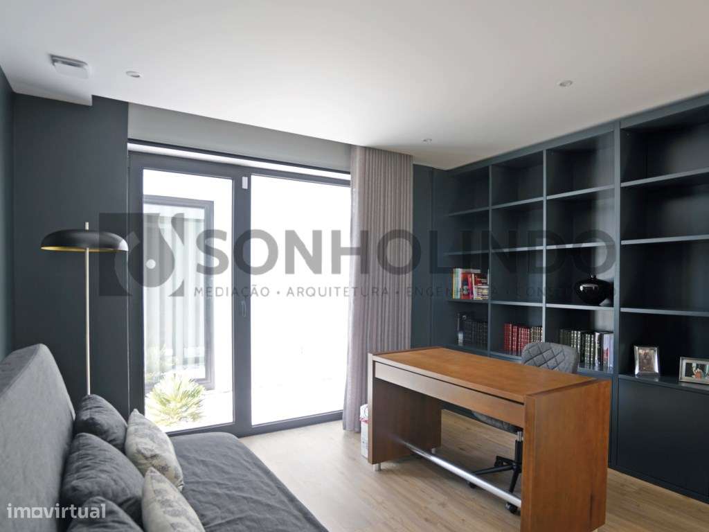 Moradia térrea de 4 frentes, inserida em lote de 700m2, ano de cons...-14