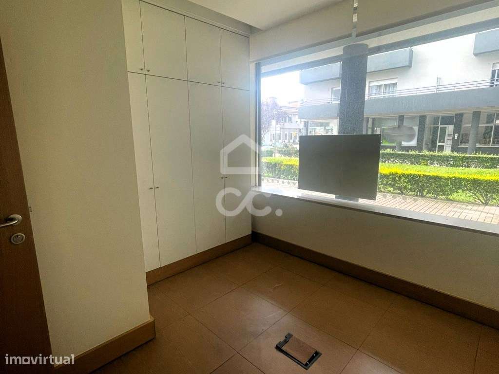 Loja Comercial no Centro de Delães - Oportunidade Única! - Grande imagem: 4/30