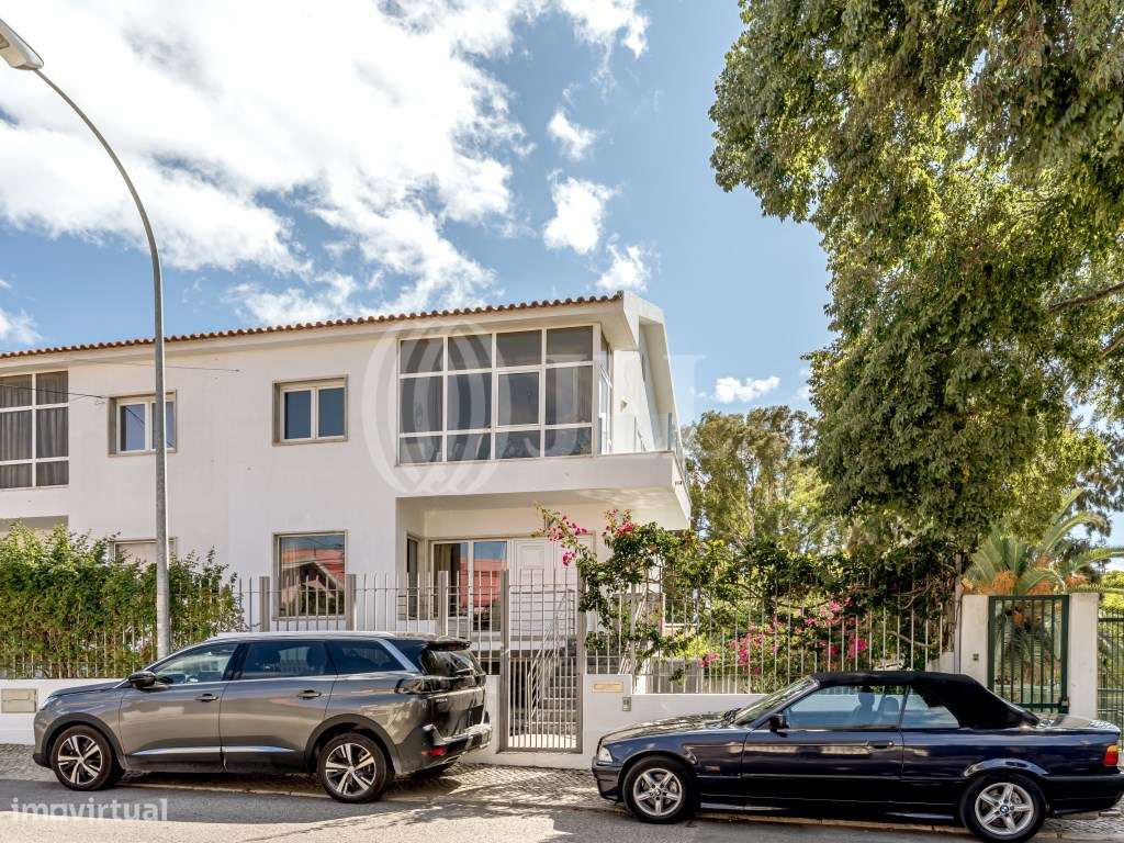 Moradia T4 com garagem e piscina, em Barcarena, Oeiras-26